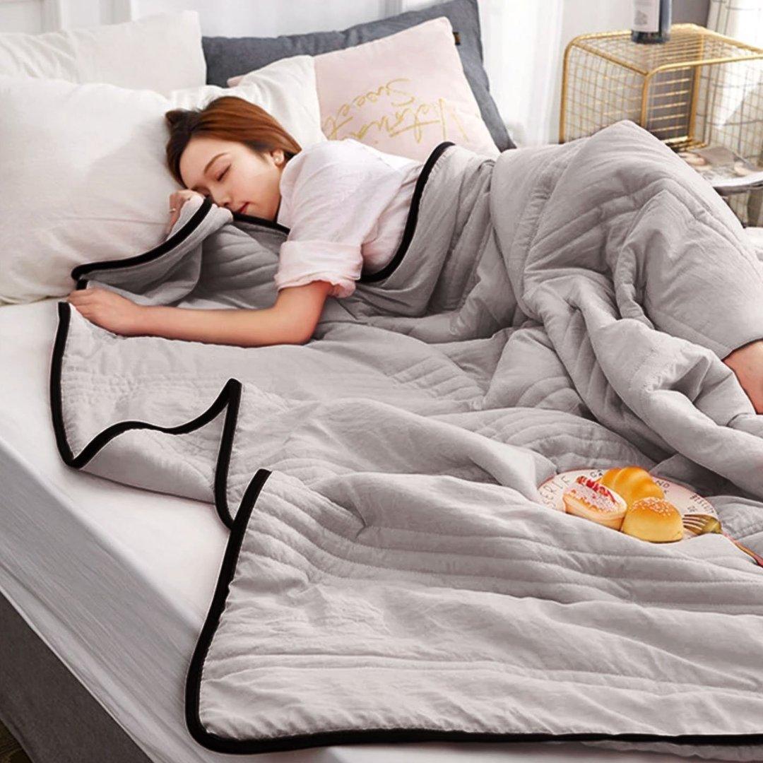 Lightweight Cooling Blanket in Multiple Sizes
