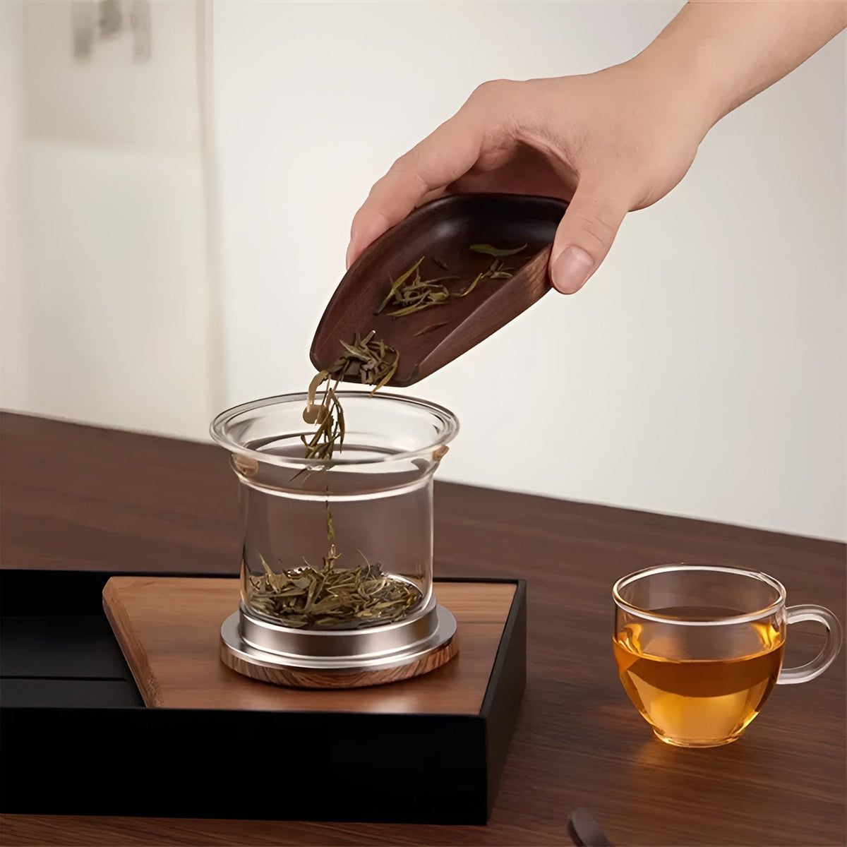 Glass Teapot with Wooden Handle – Tea Brewing & Serving