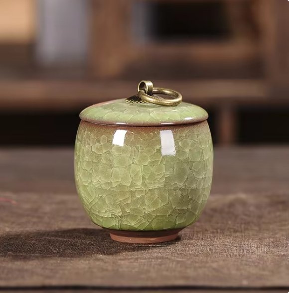 Ceramic Pet Memorial Urn – Secure Lid Small Keepsake Ashes Vase